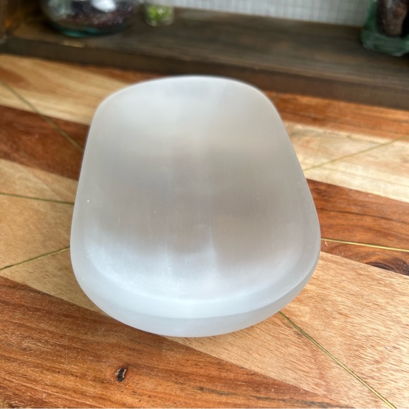 Satin spar oblong bowl - Picture 5 of 8